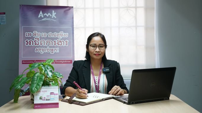អ្នកស្រី ពាំង ពិសាខ នាយិកាប្រតិបត្តិធនធានមនុស្ស