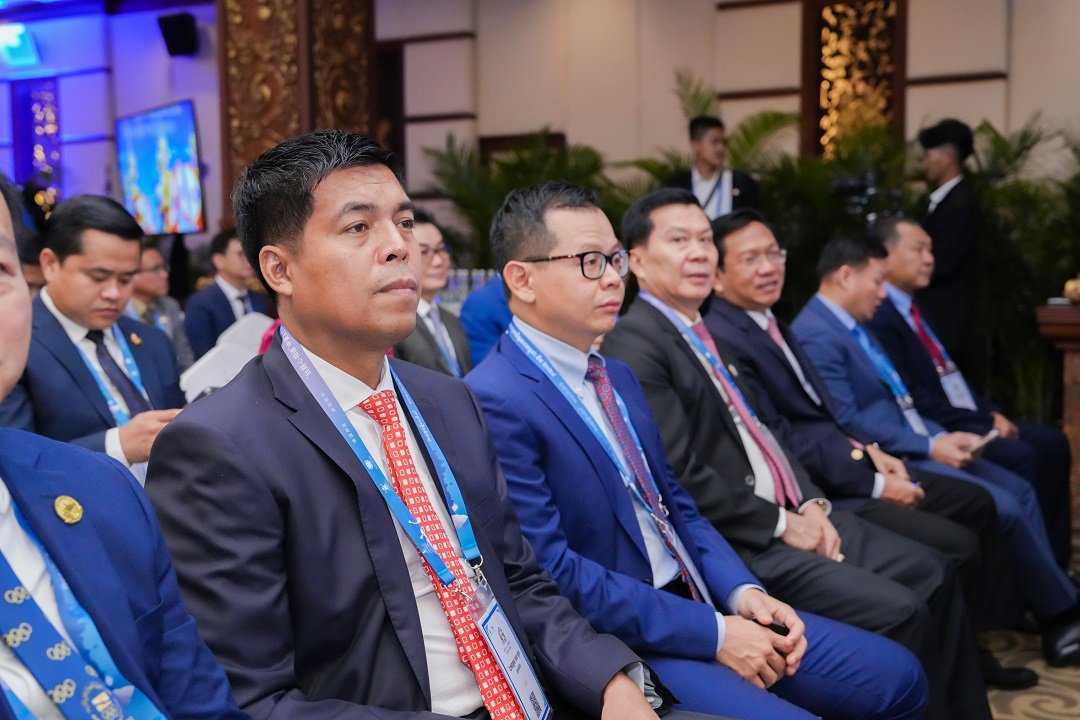 (រូបភាពរបស់ លោក ហុក កាំង កំពុងនិយាយនៅក្នុងកម្មវិធីអំពីគម្រោងផ្សារទំនើបថ្មី)