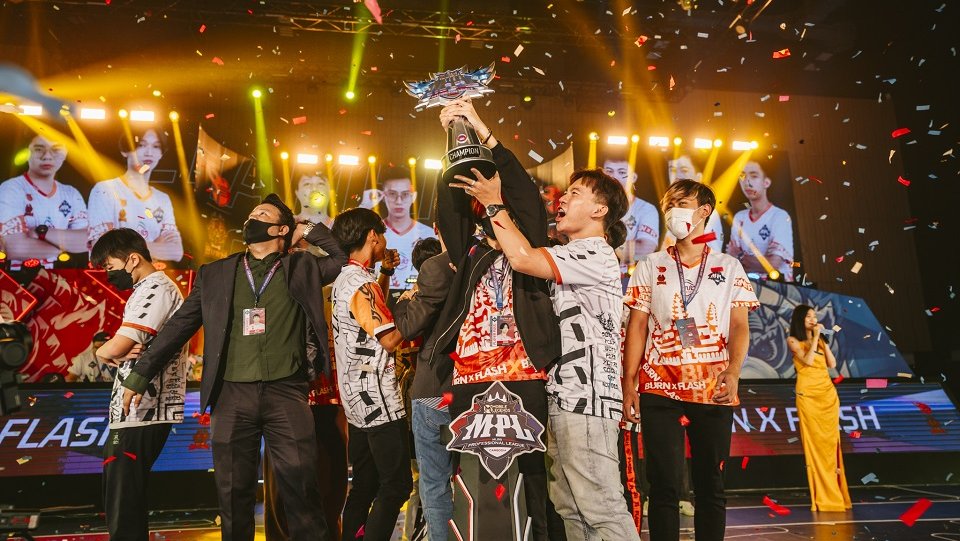 ក្រុម Burn X Flash ឈ្នះពានរង្វាន់ MPL Cambodia Autumn Split 2022