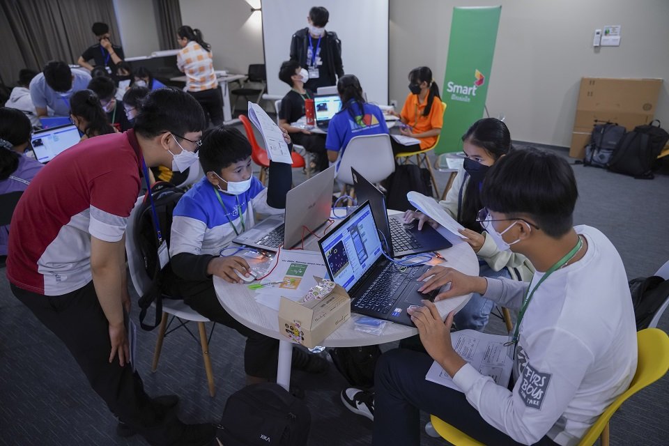 ក្រុមហ៊ុន Smart Axiata បន្តគាំទ្រការអប់រំបច្ចេកវិទ្យាដល់កុមារនៅក្នុងកម្មវិធី Kid-Kathon