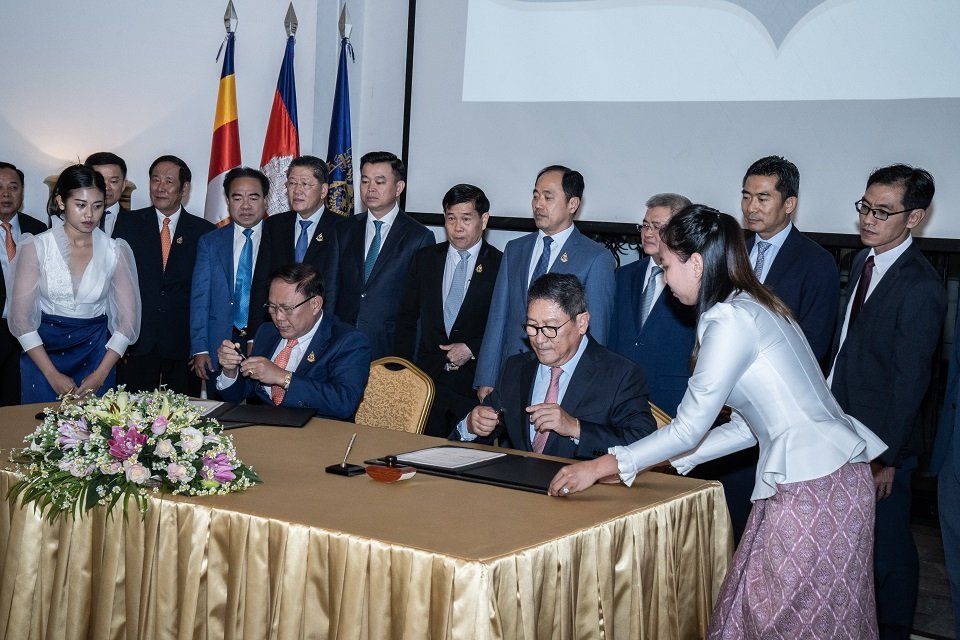 CDCនិងសមាគមឧកញ៉ាកម្ពុជា រួមគ្នាលើកកម្ពស់វិស័យពាណិជ្ជកម្ម និងវិនិយោគកម្ពុជា