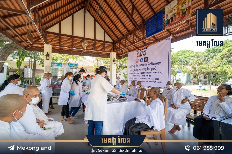 បុរី មេគង្គ លែន បានផ្តល់ជូនប្រាក់ឧបត្ថមនិងសម្ភារៈបរិក្ខារមួយចំនួននៅវត្តនិគ្រោធវ័ន ហៅវត្តគល់ទទឹង