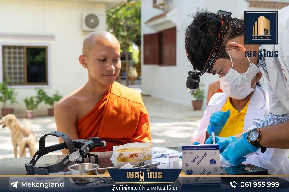 បុរី មេគង្គ លែន បានផ្តល់ជូនប្រាក់ឧបត្ថមនិងសម្ភារៈបរិក្ខារមួយចំនួននៅវត្តនិគ្រោធវ័ន ហៅវត្តគល់ទទឹង