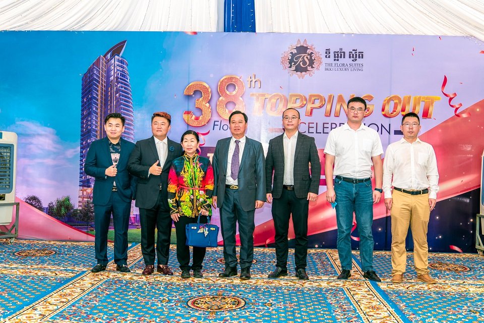 ខុនដូ ឌឹ ផ្លរ៉ា ស្វីត បញ្ចប់ការសាងសង់ជាន់កំពូលរបស់ខ្លួនហើយ