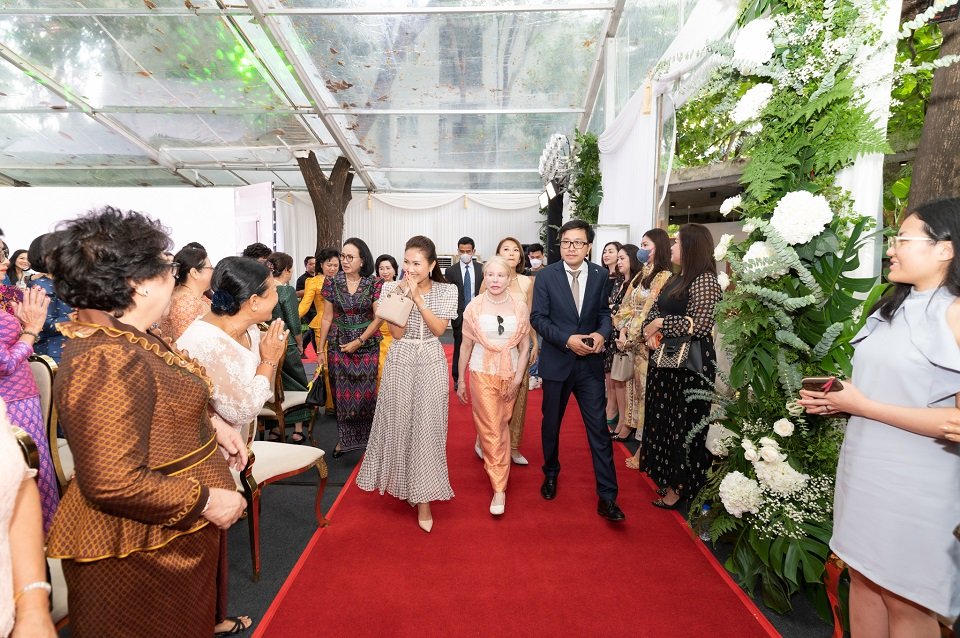 គម្រោងអគារពហុមុខងារ Odom កម្ពស់៤៥ជាន់ បើកសម្ពោធការិយាល័យលក់ជាផ្លូវការហើយ! ធានីដោយ៖ ខេមបូណូមីស