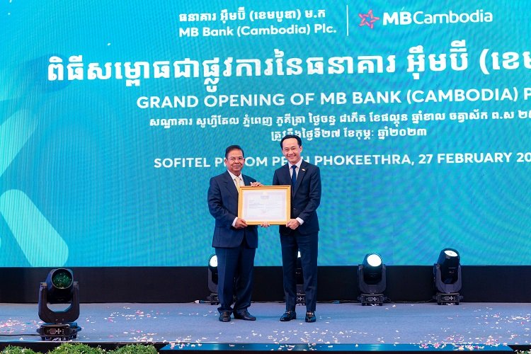 ធនាគារ អ៊ឹមប៊ី (ខេមូឌា) រៀបចំពិធីសម្ពោធជាផ្លូវការ ក្លាយជាធនាគារពាណិជ្ជនៅកម្ពុជា