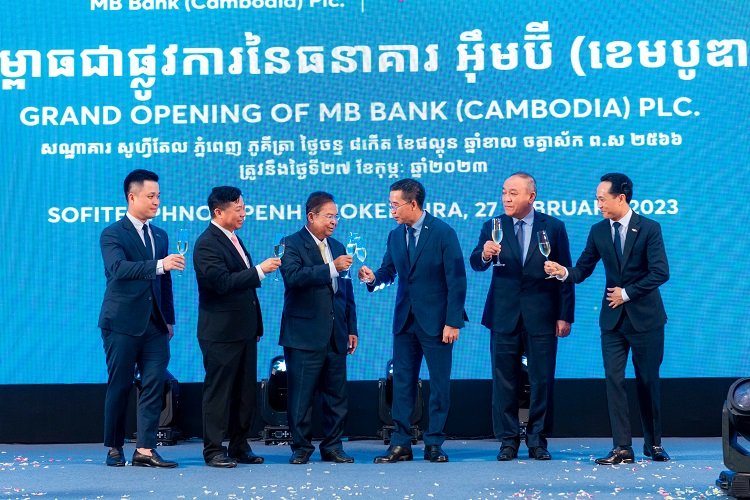 ធនាគារ អ៊ឹមប៊ី (ខេមូឌា) រៀបចំពិធីសម្ពោធជាផ្លូវការ ក្លាយជាធនាគារពាណិជ្ជនៅកម្ពុជា