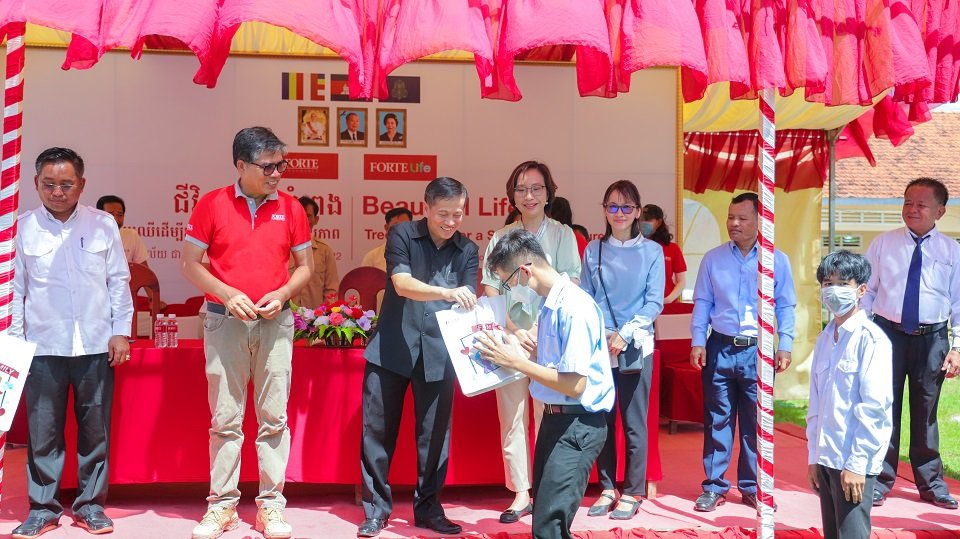 ក្រុមហ៊ុន ហ្វតតេនិងវិទ្យាល័យជាស៊ីម ខេត្តតាកែវបានដាំដើមឈើប្រណីត២០០ដើម