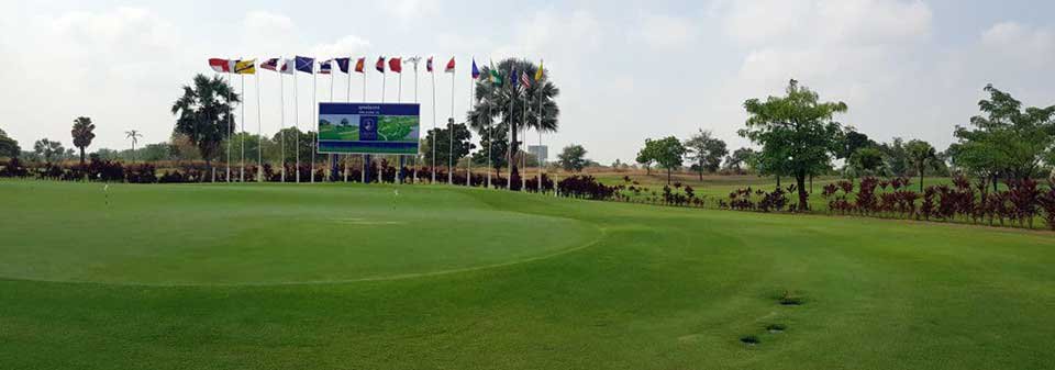 ពាណិជ្ជកម្មថ្មីរបស់ ជីប ម៉ុង គឺ ហ្គ្រេន រ៉ូយ៉ាល់ ហ្គហ្វ អែន រីហ្សត ដែលគ្រប់គ្រង​ទីលានវាយកូនហ្គោលចំនួន ២ ។