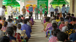 គ្រួសារងាយរងគ្រោះចំនួន ៣០០ គ្រួសារក្នុងខេត្តបន្ទាយមានជ័យទទួលបានការគាំទ្រពីមូលនិធិស្បៀងអាហាររបស់ក្រុមហ៊ុន Smart Axiata