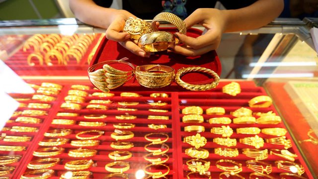តម្លៃមាសនៅលើទីផ្សារកម្ពុជាហក់ឡើងដល់ជាង ២.៣០០ដុល្លារក្នុង១តម្លឹង  រូបភាពដោយ៖ ខេមបូណូមីស