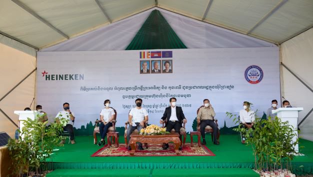 ក្រុមហ៊ុនហ៊ិននីគែន ខេមបូឌា បានផ្តល់ដើមឈើ និង  អំពូលសូឡា និងបង្គោលភ្លើងសម្រាប់បំភ្លឺផ្លូវសាធារណៈនៅក្នុងសហគមន៍មូលដ្ឋានក្នុងខេត្តកំពង់ចាម