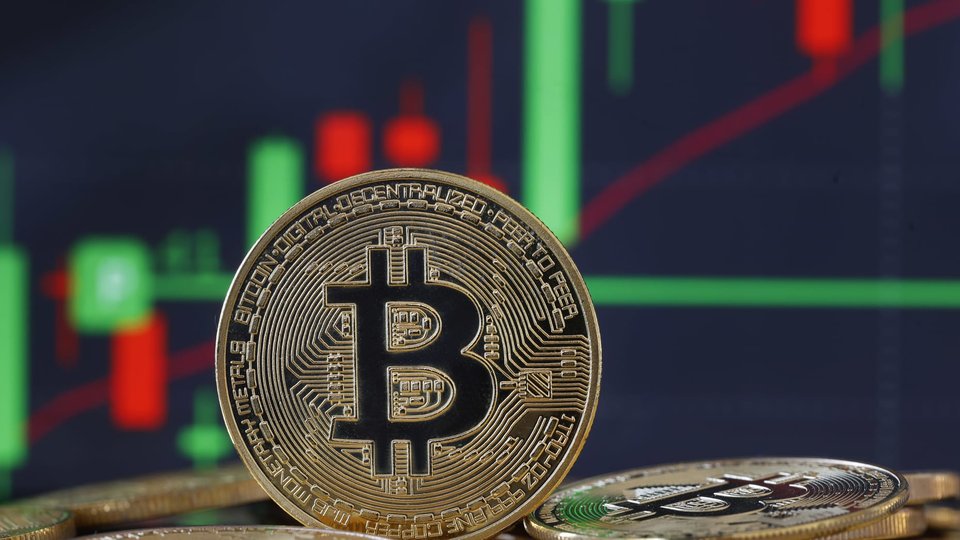 Bitcoin ហក់ឡើងថ្លៃលើស៩ម៉ឺនដុល្លារអាម៉េរិកក្នុងមួយកាក់ ដែលជាកម្រិតកំណត់ត្រាថ្មីមិនធ្លាប់មានជាប្រវត្តិសាស្ត្រ