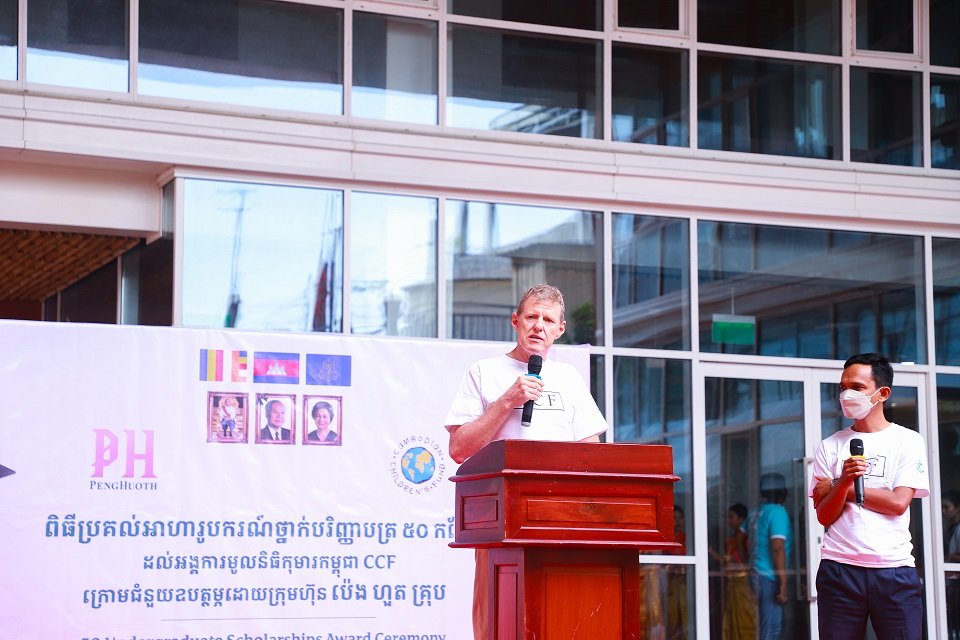 អង្គការមូលនិធិកុមារកម្ពុជា ថ្លែងអំណរគុណដល់ ប៉េង ហួត គ្រុប ដែលទទួលជំនួយអាហារូបករណ៍ដ៏ធំជាលើកទី១ ក្នុងប្រទេសកម្ពុជា