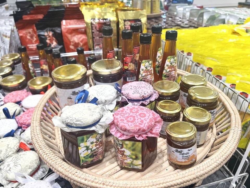 លើកស្ទួយផលិតផលខ្មែរ ផ្សារទំនើបអ៊ីអន ចាប់ដៃជាមួយក្រសួង សេដ្ឋកិច្ច និងហិរញ្ញវត្ថុ ដាក់បង្ហាញផលិតផលនៅក្នុងស្រុករាប់រយមុខ