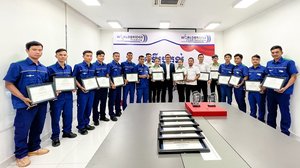 មជ្ឈមណ្ឌលថែទាំរថយន្ត និងសំបកកង់ថាយផ្ល័ស (TYREPLUS) ប្រគល់ពានរង្វាន់និង វិញ្ញាបនបត្របុគ្គលិកឆ្នើម