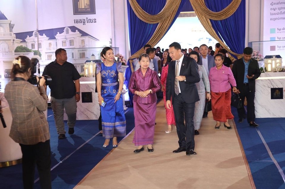 បុរី មេគង្គ លែន បានរៀបចំពិធីសម្ពោធផ្ទះគំរូ នៅគម្រោងធំទី៣ មេគង្គ ស៊ីធី ក្រោមអធិបតីភាពដ៏ខ្ពង់ខ្ពស់របស់សម្ដេចកិត្តិសង្គហបណ្ឌិត ម៉ែន សំអន ឧបនាយករដ្ឋមន្ត្រី រដ្ឋមន្ត្រីក្រសួងទំនាក់ទំនងជាមួយរដ្ឋសភា-ព្រឹទ្ធសភា និងអធិការកិច្ច