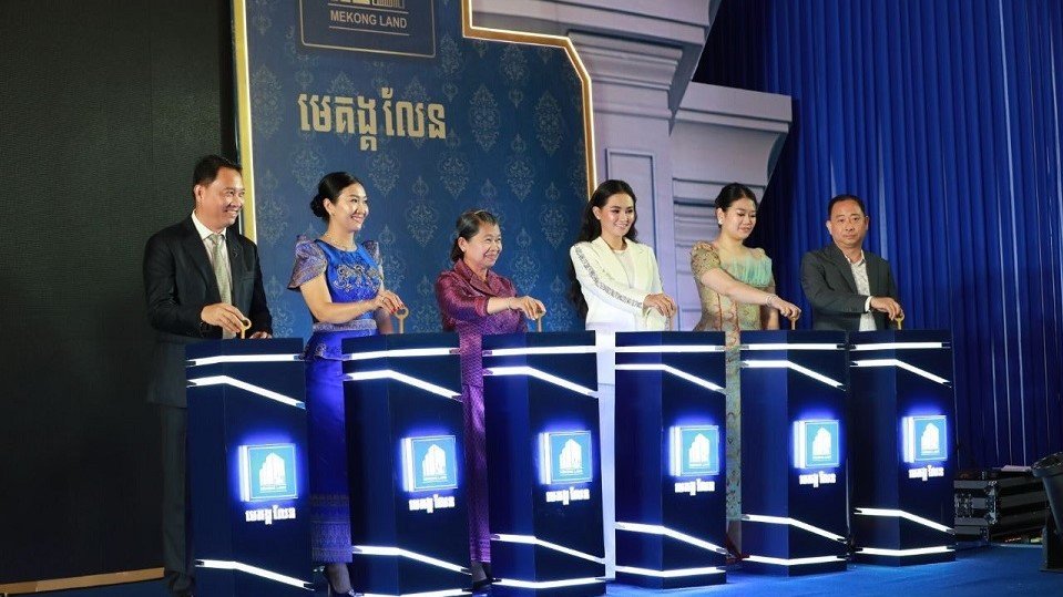 បុរី មេគង្គ លែន បានរៀបចំពិធីសម្ពោធផ្ទះគំរូ នៅគម្រោងធំទី៣ មេគង្គ ស៊ីធី ក្រោមអធិបតីភាពដ៏ខ្ពង់ខ្ពស់របស់សម្ដេចកិត្តិសង្គហបណ្ឌិត ម៉ែន សំអន ឧបនាយករដ្ឋមន្ត្រី រដ្ឋមន្ត្រីក្រសួងទំនាក់ទំនងជាមួយរដ្ឋសភា-ព្រឹទ្ធសភា និងអធិការកិច្ច