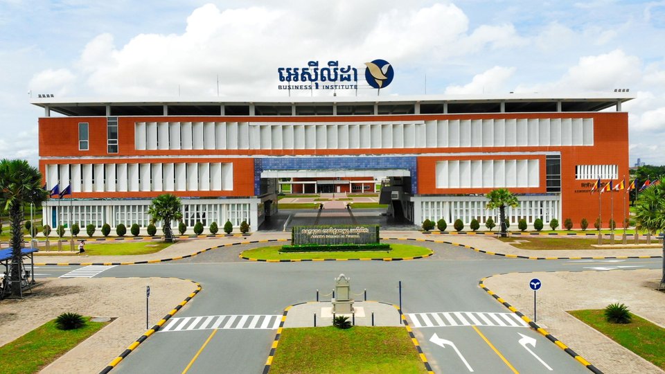 អេស៊ីលីដា ហ្វាយណាន់ហ្សល់ ត្រាស់ ទិញភាគហ៊ុនចំនួនជាង ៦លានភាគហ៊ុន ស្មើនឹងប្រមាណ២៣% នៃភាគហ៊ុនសរុបរបស់វិទ្យាស្ថានពាណិជ្ជសាស្ត្រអេស៊ីលីដា