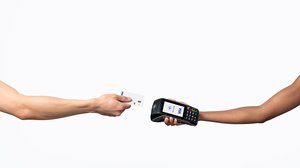 ក្រុមហ៊ុន Visa ផ្សាយការសិក្សាចុងក្រោយរបស់ខ្លួន ដែលបានបញ្ជាក់ថា ប្រជាជនកម្ពុជាចំនួនប្រមាណ ៣២ ភាគរយ គ្រោងនឹងឈប់ប្រើប្រាស់សាច់ប្រាក់សុទ្ធ បន្ទាប់ពីការកើនឡើងនៃជំងឺរាតត្បាត Covid-19។