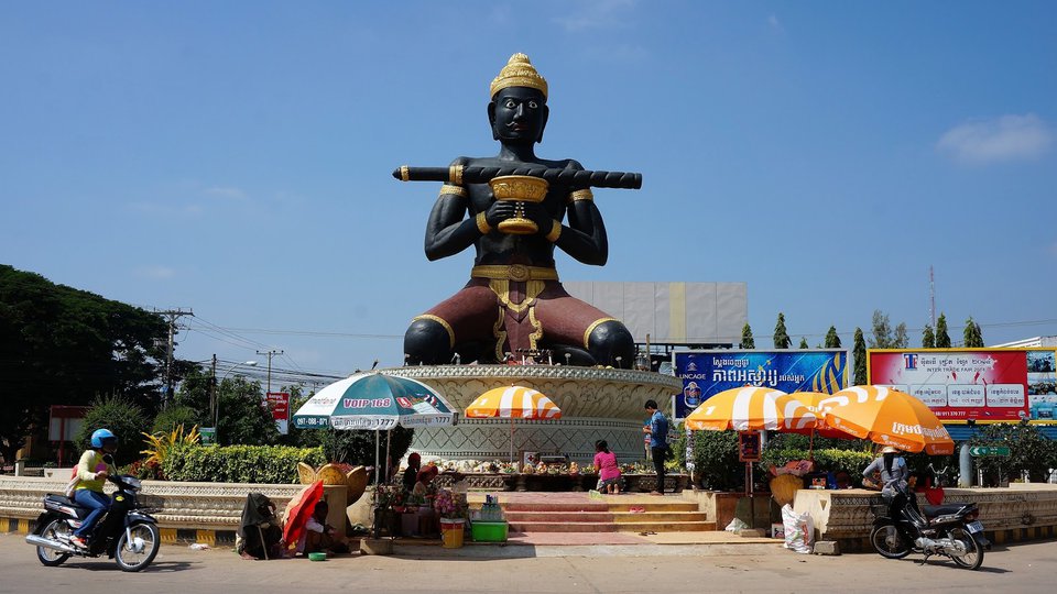 រូបសំណាក់លោកតាដំបងក្រញ៉ូង នៅខេត្តបាត់ដំបង