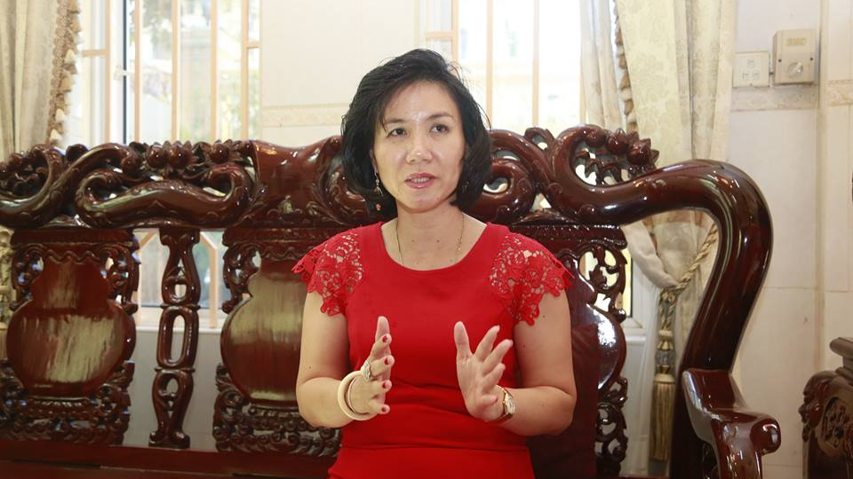 លោកជំទាវឧកញ៉ា កែវ មុំ នាយិកាក្រុមហ៊ុនលីលី ផលិតនំស្រួយ (រូបថត៖ ហេង ភារម្យ)