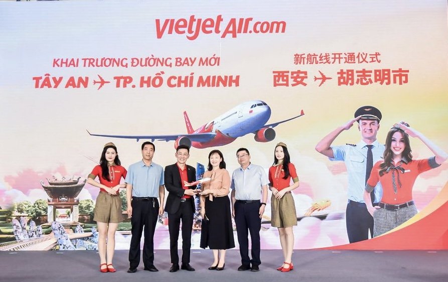 Launch of Ho Chi Minh City-Xian route_1