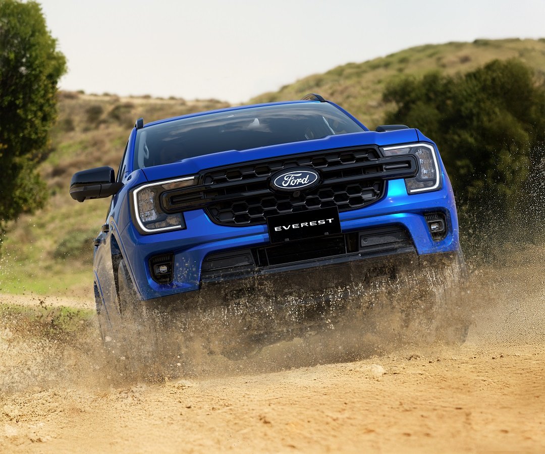 MY26-5 Ford Everest Sport Blue Lightning front