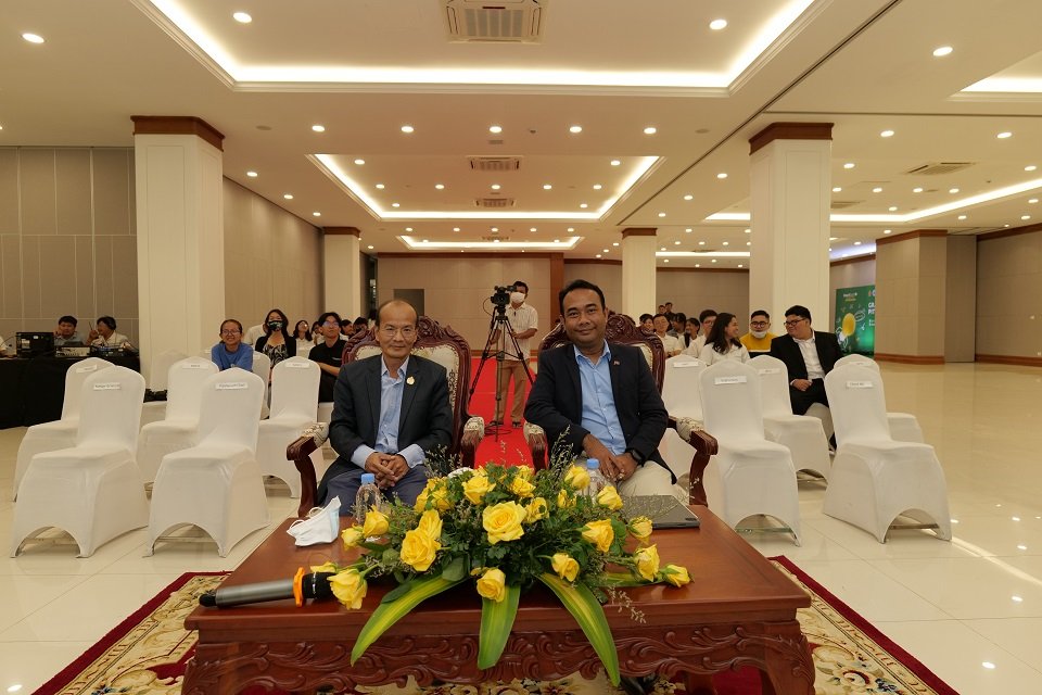 ជ័យលាភីនៃកម្មវិធី SmartStart Young Innovator ទទួលបានរង្វាន់ទឹកប្រាក់ ១ម៉ឺនដុល្លាអាមេរិក