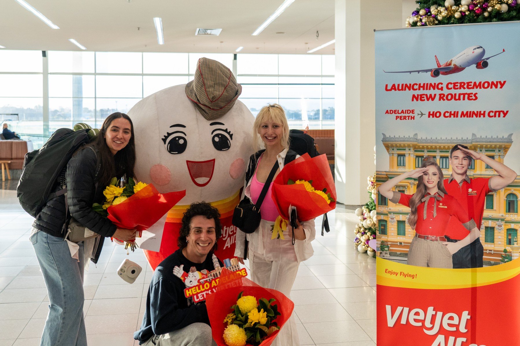 Passengers welcomed on the first flight from Perth to HCMC