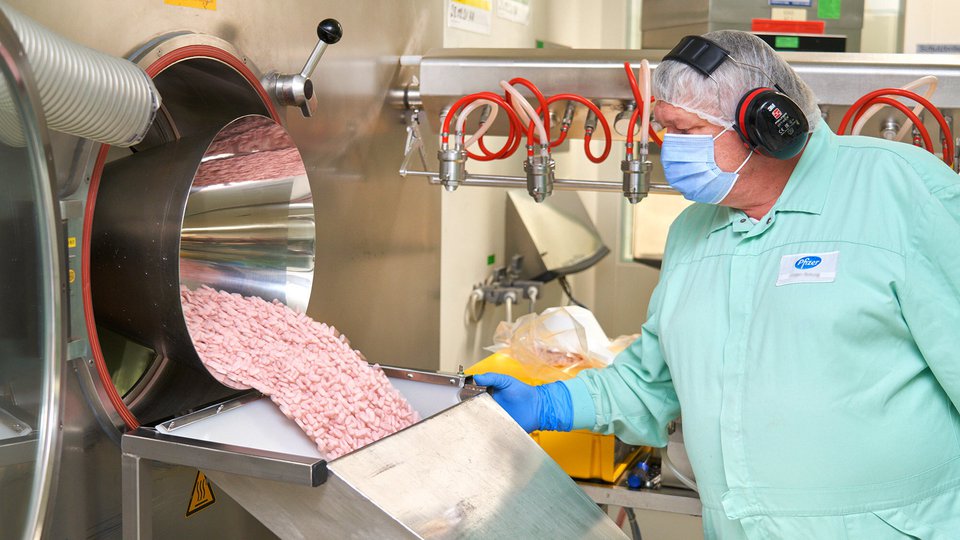 ក្រុមហ៊ុន Pfizer នឹងផលិតថ្នាំគ្រាប់ព្យាបាលជំងឺកូវីដ១៩ ចំនួន ៨០ លានកញ្ចប់រហូតដល់ចុងឆ្នាំក្រោយ