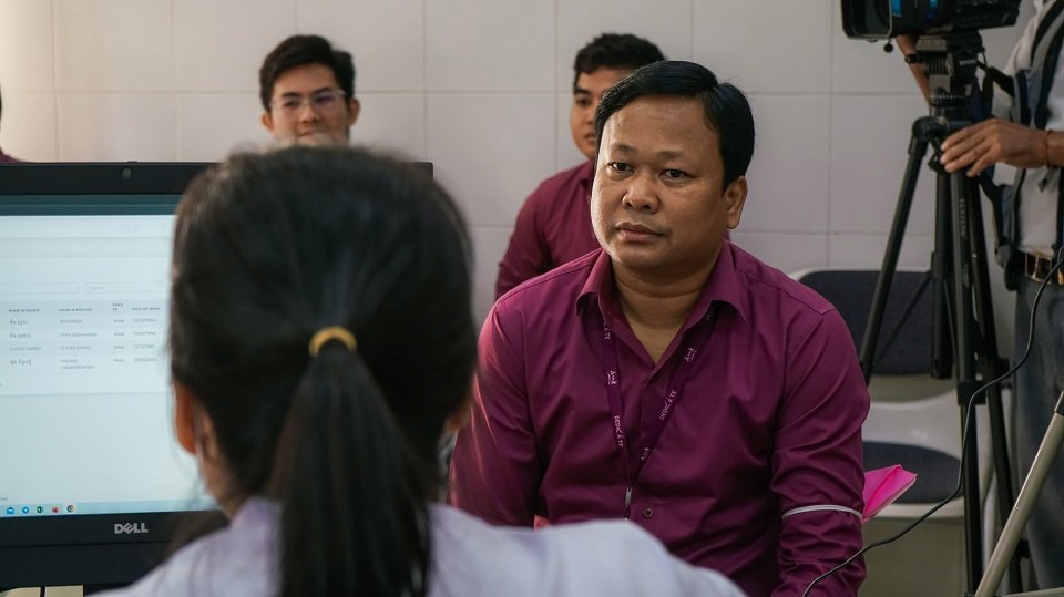 គ្រឹះស្ថានមីក្រូហិរញ្ញវត្ថុ អេ អឹម ខេ បរិច្ចាគឈាម និងថវិកា ៤០លានរៀលដល់មន្ទីរពេទ្យគន្ធបុប្ផា