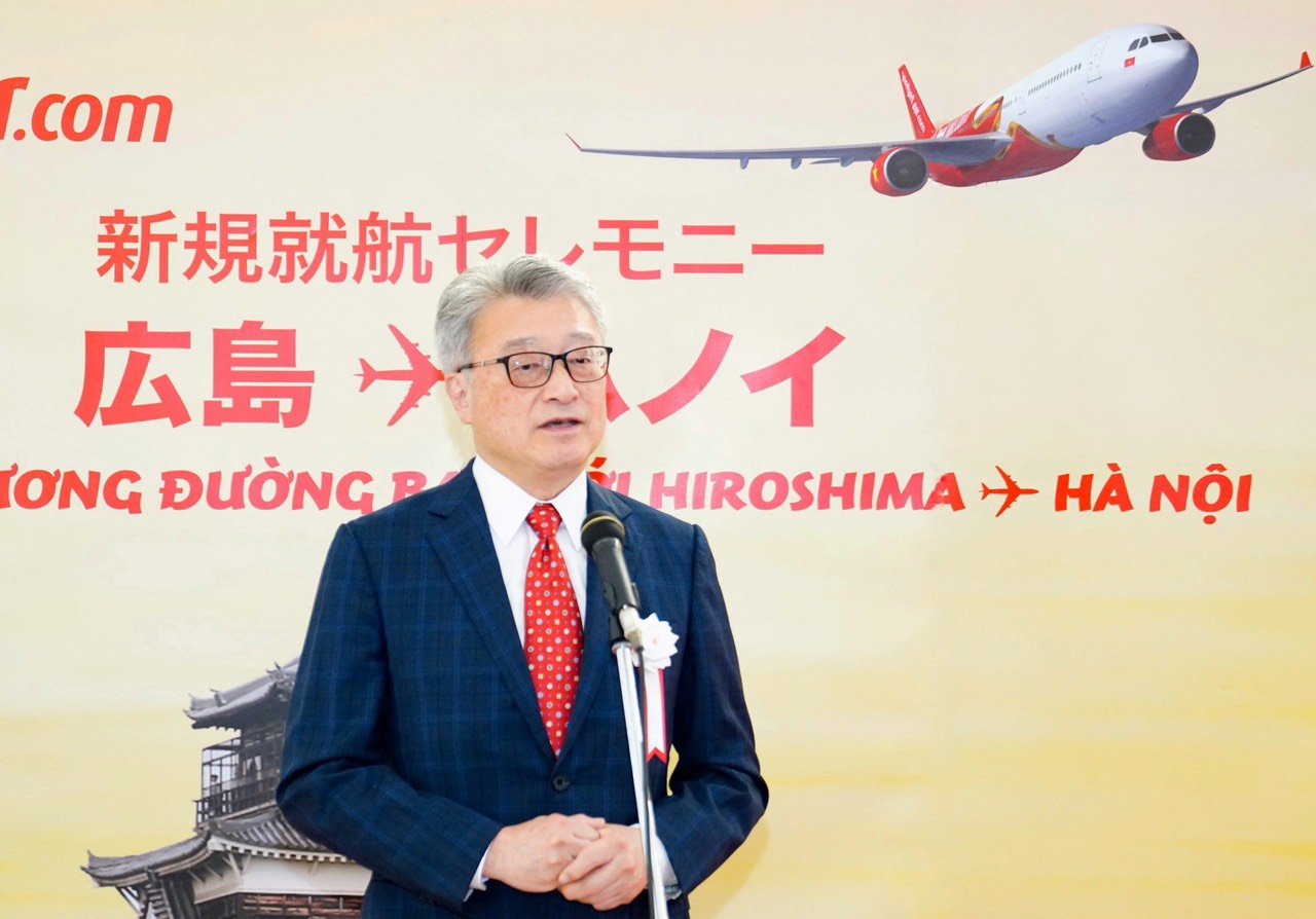 Representatives_of_Hiroshima_International_Airport_and_Consulate