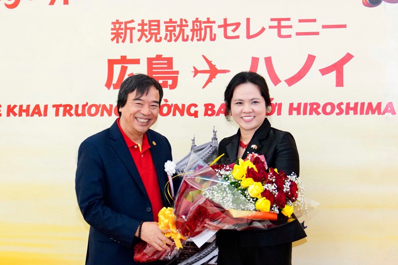 Representatives_of_Hiroshima_International_Airport_and_Consulate (3)
