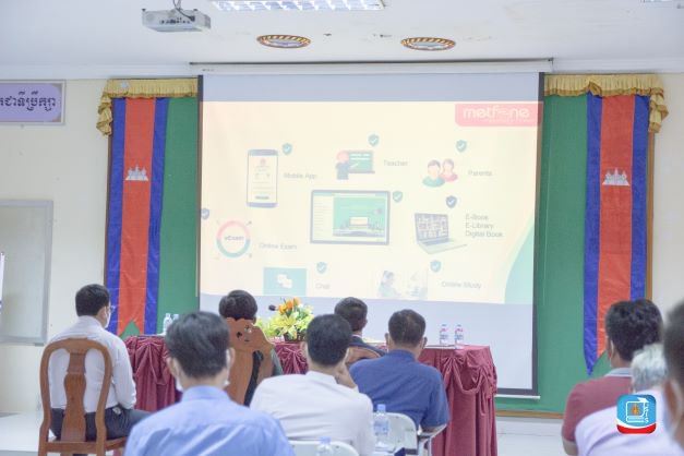 ក្រសួងអប់រំ យុវជន និងកីឡា បានចាប់ដៃគូសហការជាមួយក្រុមហ៊ុន មិត្តហ្វូន ដើម្បីធ្វើឌីជីថលុបនីយកម្មការអប់រំ និងជំរុញសាលារៀនទាំងអស់ឲ្យងាកមករកប្រព័ន្ធអនឡាញ