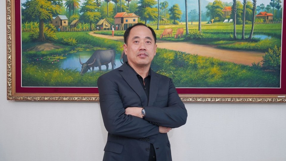អ្នកឧកញ៉ា សៀ ឫទ្ធី អ្នកការទូតពាណិជ្ជកម្មដ៏ប៉ិនប្រសប់ក្នុងការកៀរគរការវិនិយោគពីក្រៅប្រទេស