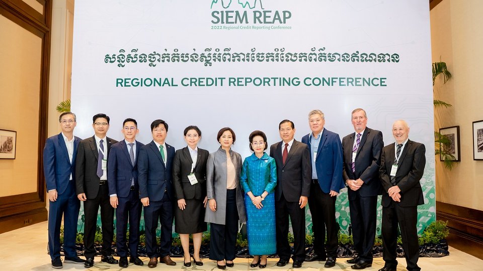 Senior officials and representatives of organizers at the Regional Credit Reporting Conference