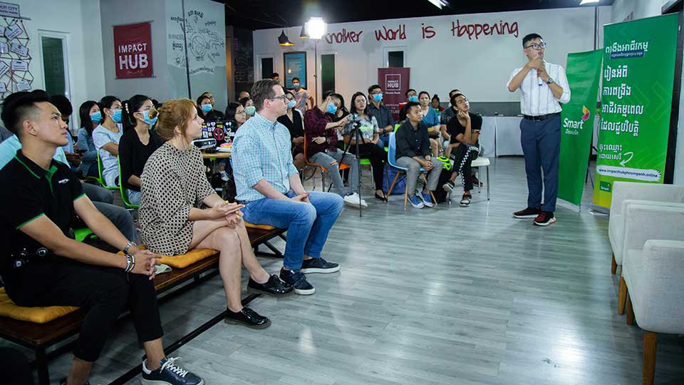 កម្មវិធី​ពង្រឹង​អាជីវកម្ម​សម្រាប់​អាជីវកម្ម​ខ្នាត​តូច​និង​មធ្យម​ដើម្បី​ជួយ​ដល់​សហគ្រិន​ដែល​រងផលប៉ះពាល់​ដោយសារ​ជំងឺ​កូវីដ១៩​ត្រូវ​បាន​សម្ភោធ ក្រោមការឧបត្តម្ភរបស់មូលនិធិទឹកប្រាក់1លានដុល្លាររបស់ក្រុមហ៊ុន Smart Axiata ដើម្បីប្រឆាំងកូវីដ១៩