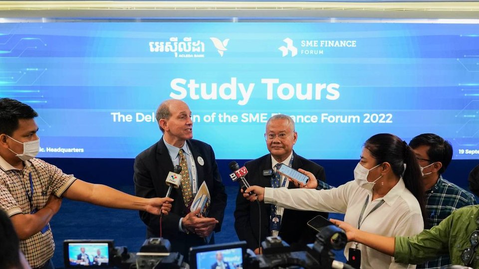 វេទិកាហិរញ្ញវត្ថុ SME សាកល ទស្សនកិច្ចស្វែងយល់អំពីការអភិវឌ្ឍសហគ្រាសខ្នាតតូច និងមធ្យមនៃវិស័យធនាគារនៅកម្ពុជា