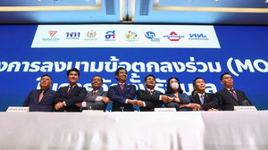 ក្រុមគណបក្សចងសម្ព័ន្ធថ្មី ចុះកិច្ចព្រមព្រៀងដើម្បីធ្វើកំណែទម្រង់ដ៏ធំធេង ប៉ុន្តែមិនមានការធ្វើវិសោធនកម្មច្បាប់ប្រមាថព្រះមហាក្សត្រ