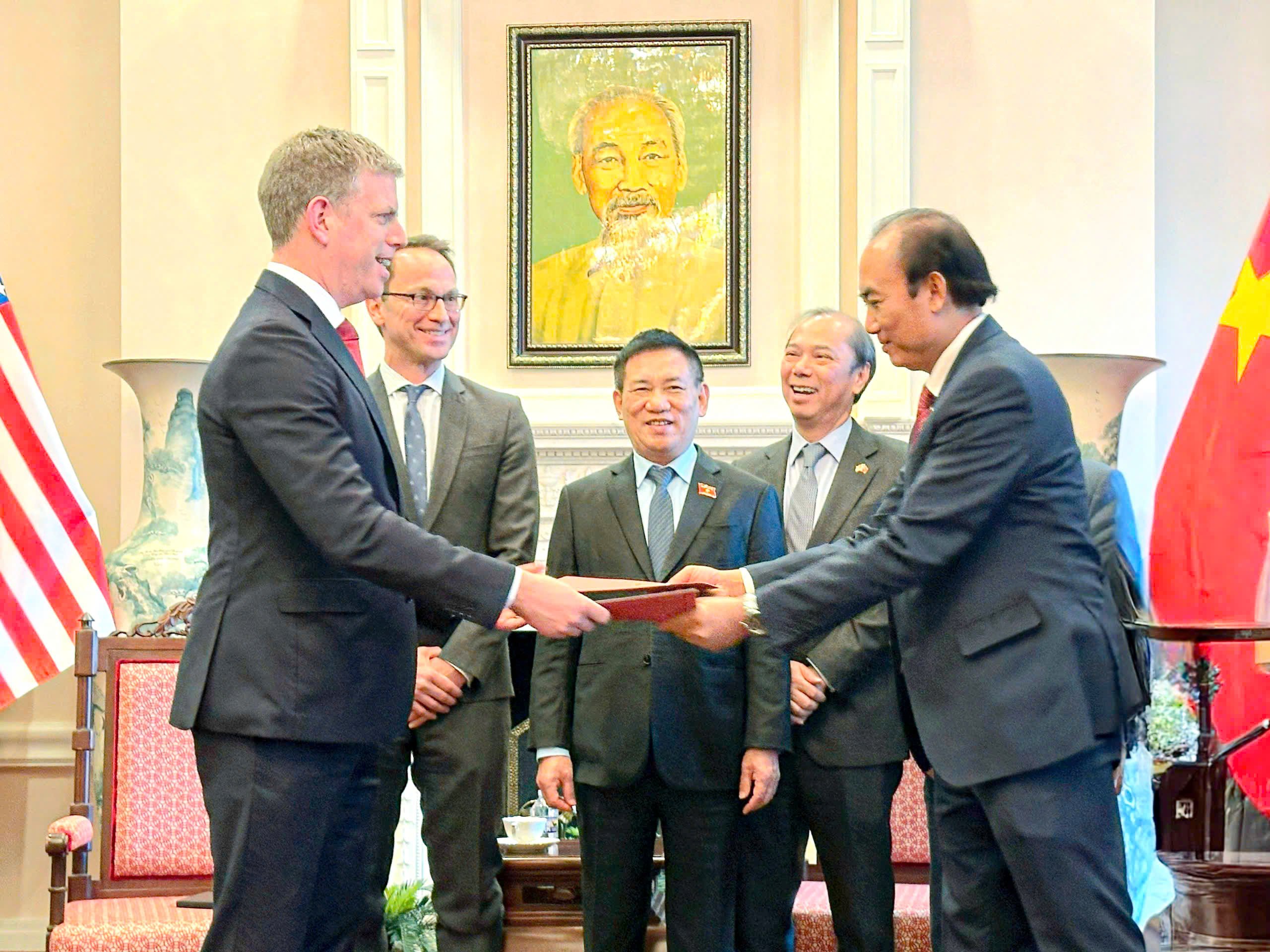 The_signing_ceremony_takes_place_in_the_presence_of_Vietnam’s_Deputy