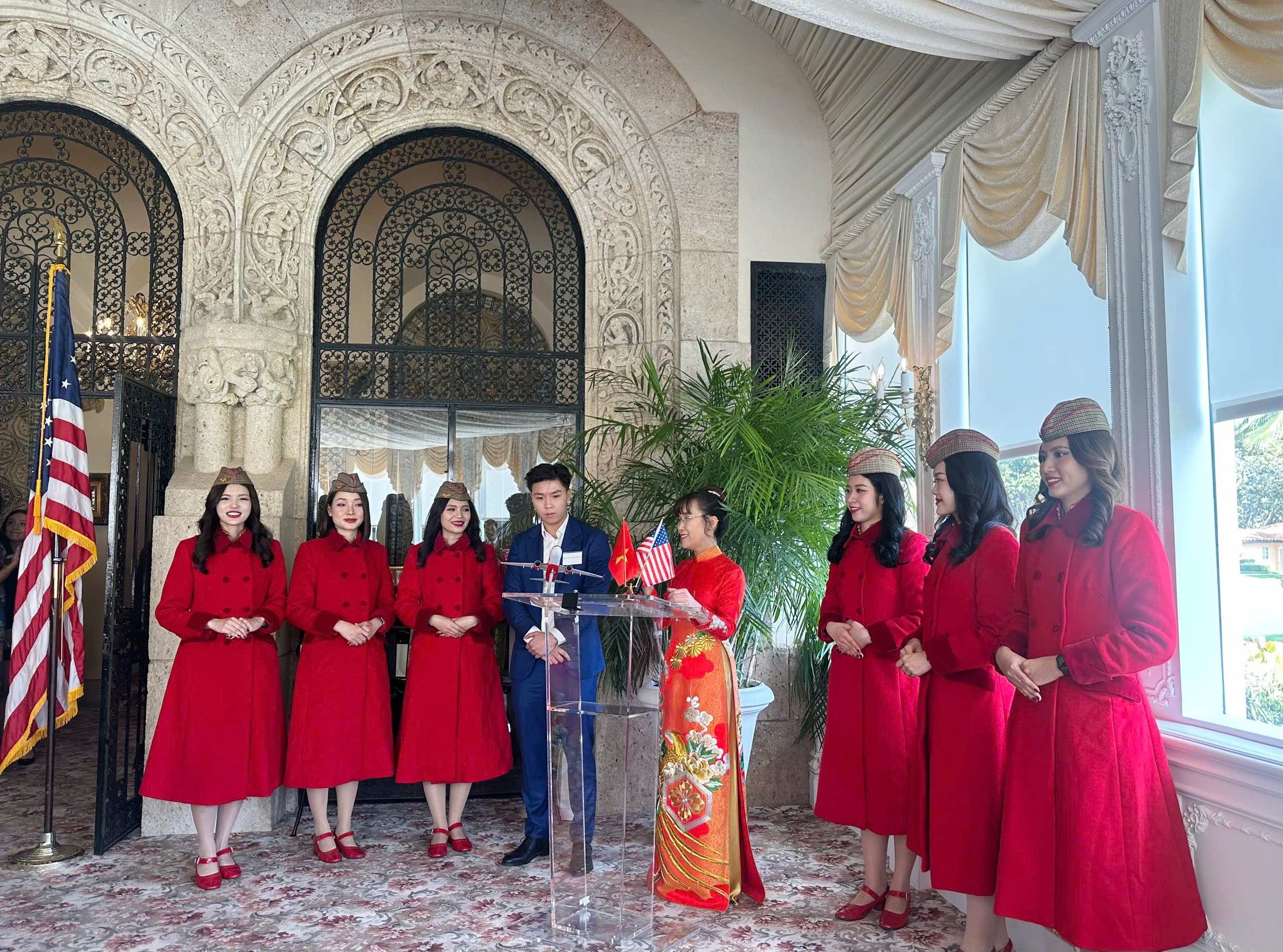 Vietjet_Chairwoman,_Dr_Nguyen_Thi_Phuong_Thao,,_speaks_at_the_Friends