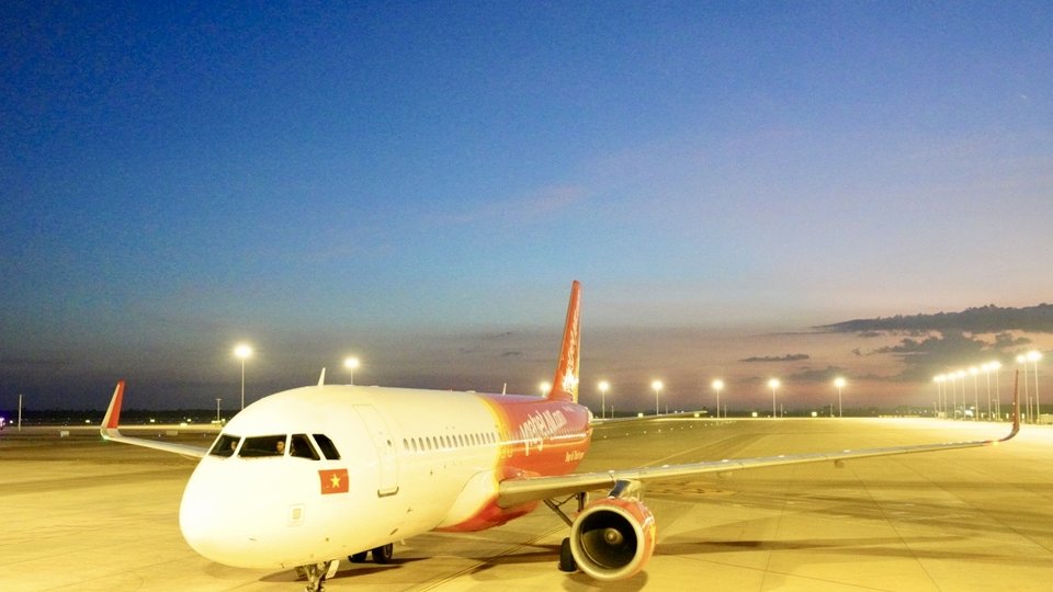 Vietjet aircraft arriving at Siem Reap - Angkor International Airport was welcomed with a water salute1