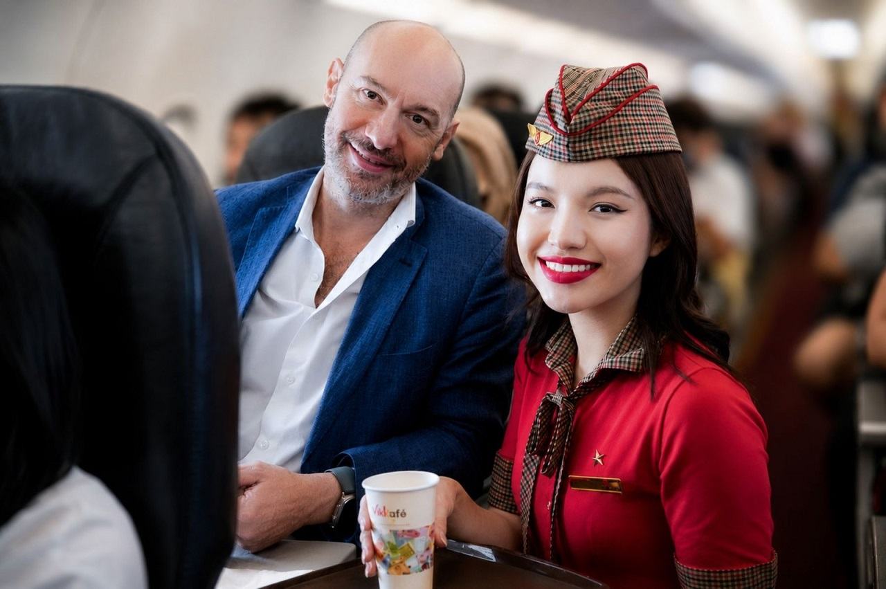Vietjet cabin crew and passenger