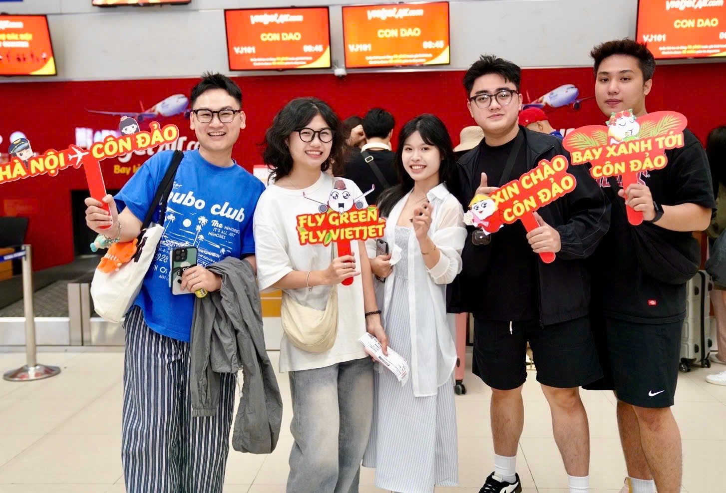 Vietjet passengers 1
