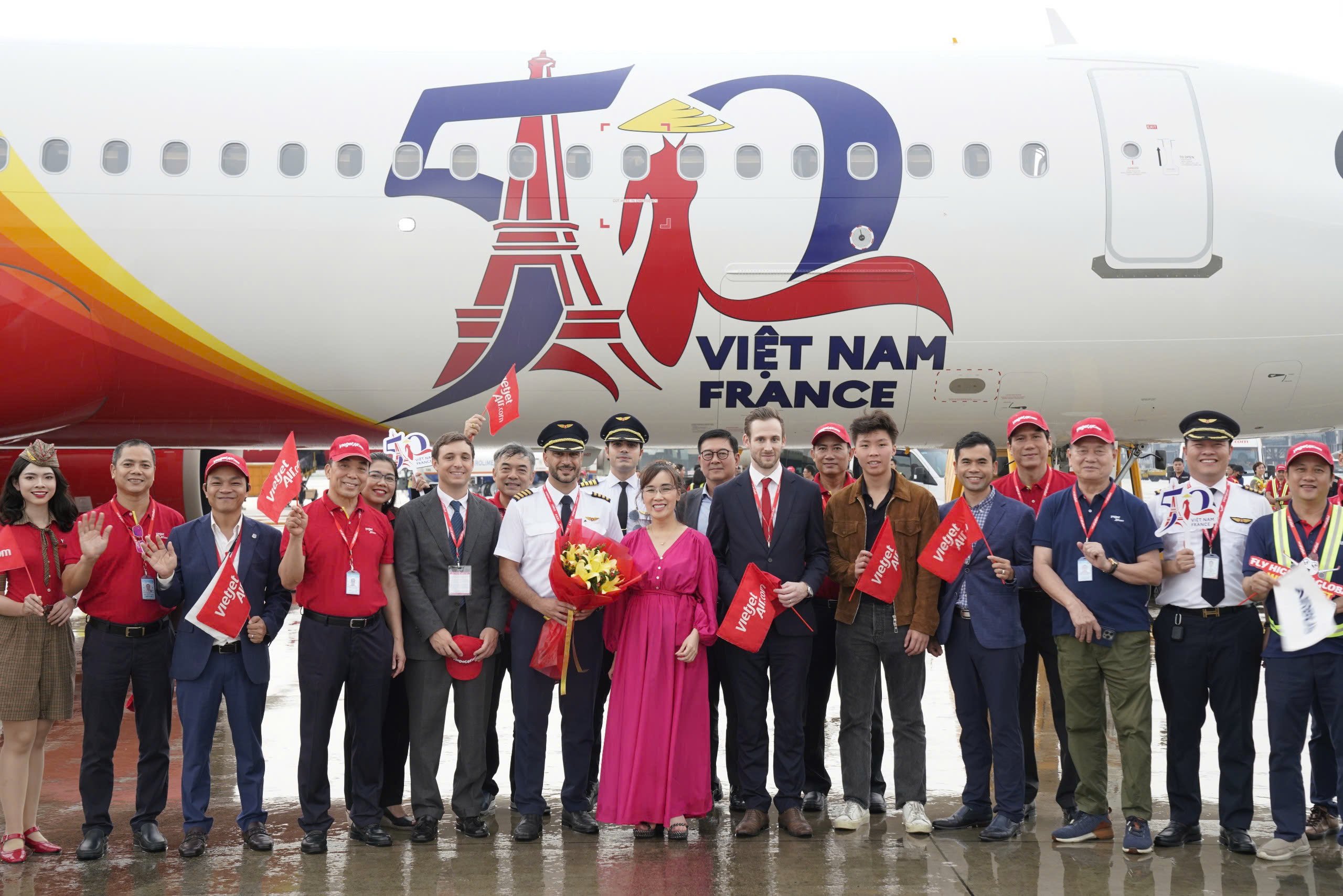 Vietjet_welcomes_an_A321_aircraft_with_a_special_livery_commemorating