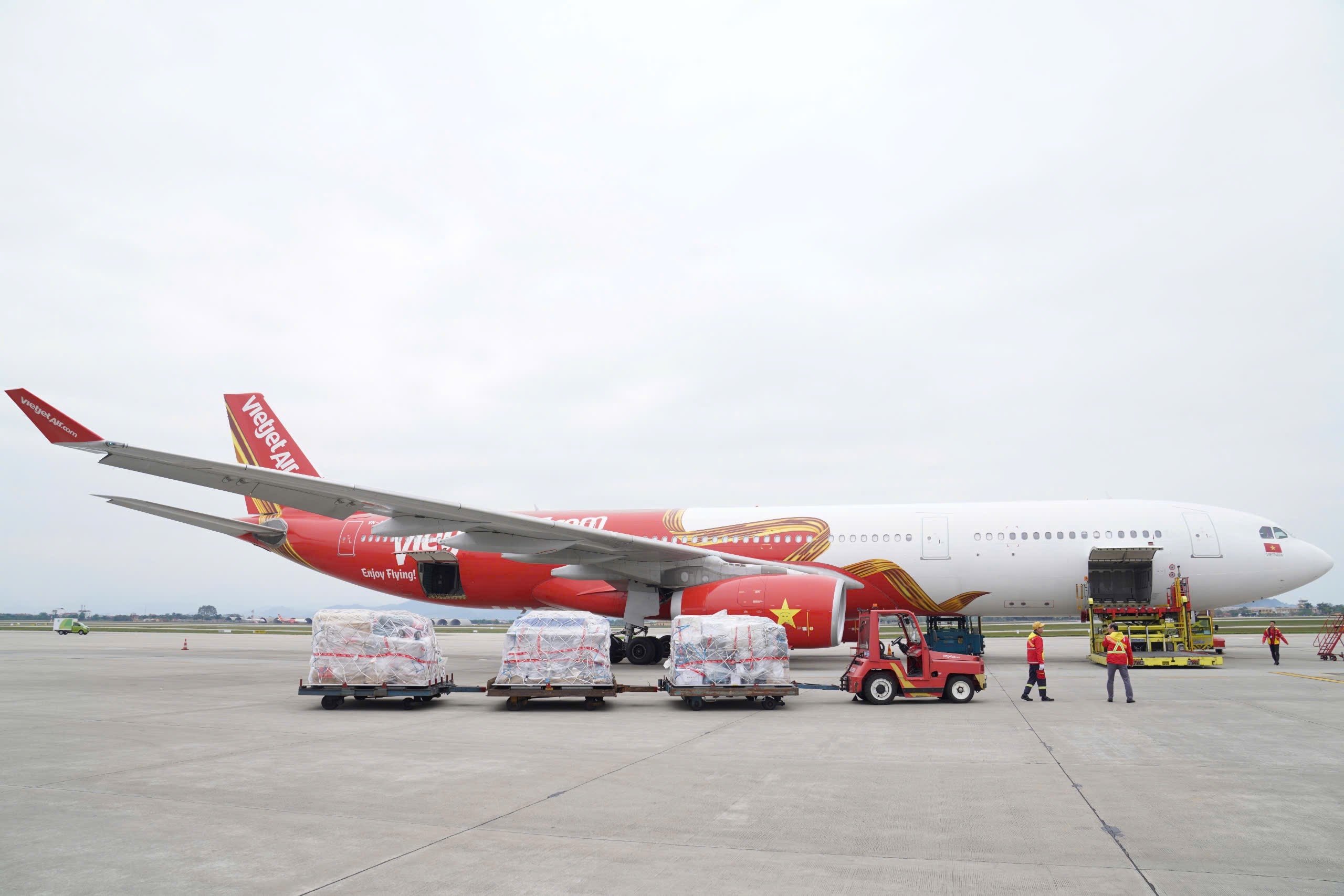 Vietjet's_A330_and_A321_aircraft_transport_the_Vietnamese_rescue23