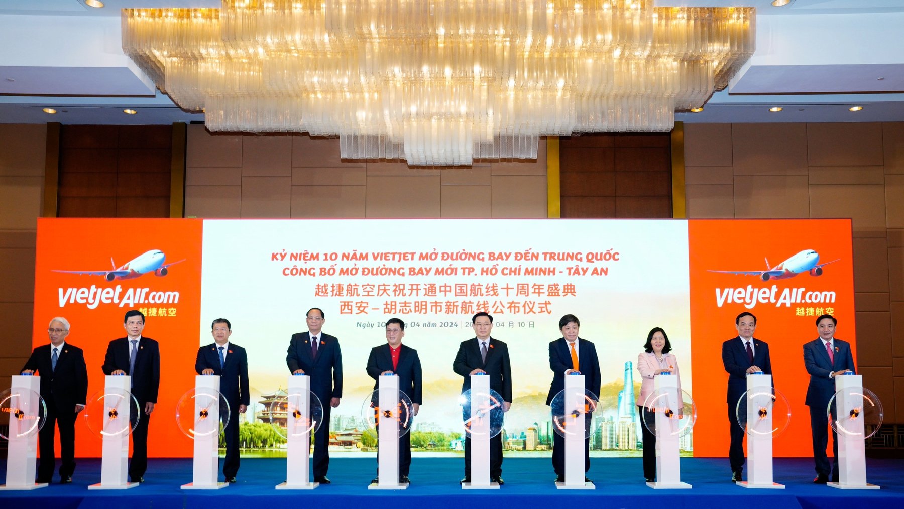 Vietjet’s_ceremony_to_announcement_of_Ho_Chi_Minh_City_–_Xi’an_new (2)