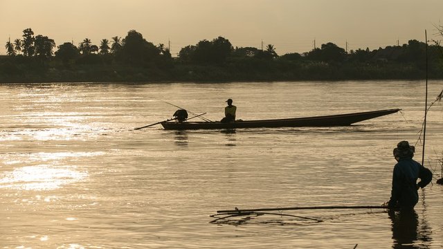 ហេតុផលចម្បងៗអ្វីខ្លះ ជំរុញឲ្យពលករឡាវស្វែងរកការងារធ្វើនៅក្រៅប្រទេសកាន់តែច្រើន?