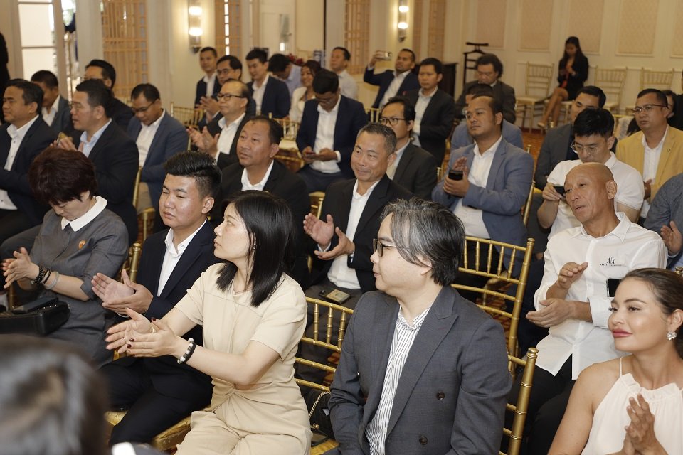 ក្រុមហ៊ុន ZILLENNIUM GROUP ចាប់ដៃជាមួយក្រុមហ៊ុនបច្ចេកវិទ្យាចិនធំមួយ សិក្សាពីកាលានុវត្តភាពក្នុងវិស័យសក្តានុពល និងជំរុញការវិនិយោគនៅកម្ពុជាក្រុមហ៊ុន ZILLENNIUM GROUP ចាប់ដៃជាមួយក្រុមហ៊ុនបច្ចេកវិទ្យាចិនធំមួយ សិក្សាពីកាលានុវត្តភាពក្នុងវិស័យសក្តានុពល និងជំរុញកា